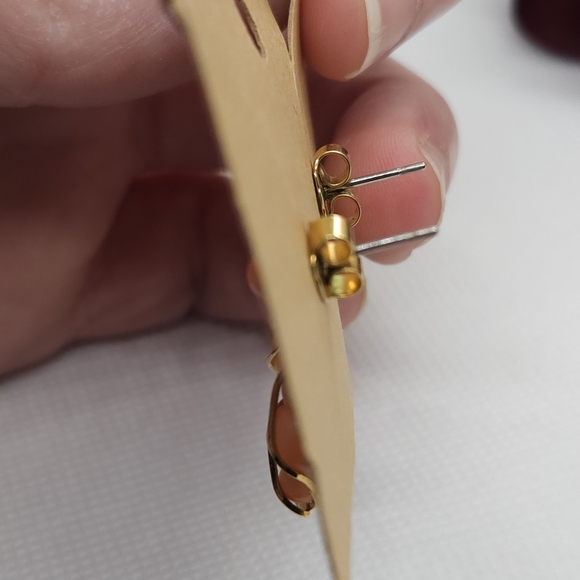 Vintage 1987 Avon Caged Coral Acrylic Beaded Gold Tone Necklace & Earrings Set - Picture 5 of 13